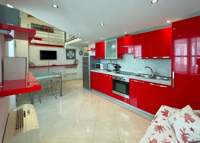 5 Pers Parking Wifi Ac * マントン